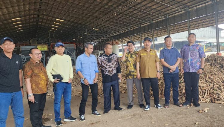Bahas Harga Singkong Pada Reses Komisi IV DPR-RI Bersama Orang Penting di Lampura