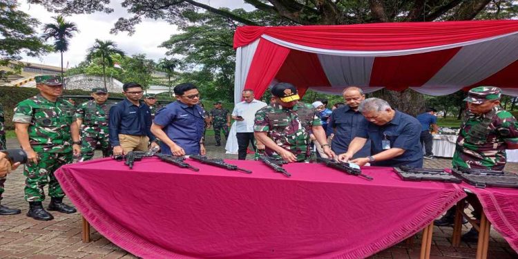 Panglima TNI Jenderal Agus Subiyanto Apresiasi atas Inovasi Teknologi PT. Pindad