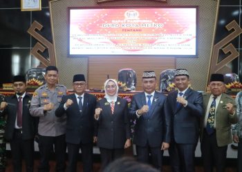 Warga Sambut Antusias Paripurna Penetapan Bambang-Rafieq Jadi Walikota dan Wakil Walikota Metro 