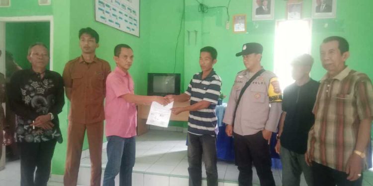 Bhabin Polsek Kotabumi Kota Fasilitasi Rembuk Pekon, Warga Selisih Paham