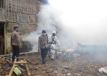 Polda Lampung Gelar Fogging Dan Edukasi Cegah Demam Berdarah