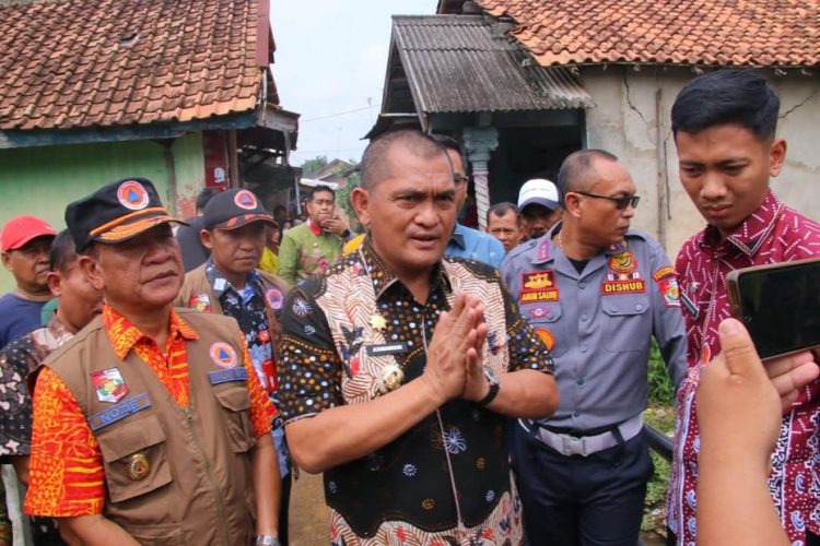 Pj. Bupati Lampung Utara Tinjau Titik Rawan Banjir di Kotabumi