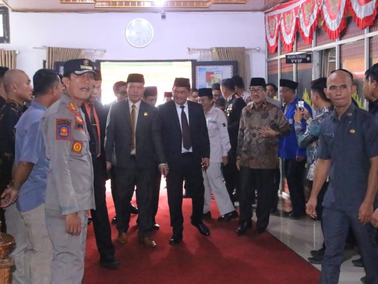 Pj. Bupati Lampung Utara Hadiri Rapat Paripurna Istimewa DPRD Lampung Utara, Penetapan Hamartoni Ahadis dan Romli Sebagai Bupati Dan Wakil Bupati Terpilih