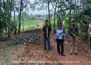 viral Pemberitaan Di Media Sosial, Camat Abung Tengah Kasim Tinjau Langsung lokasi Pembangunan.