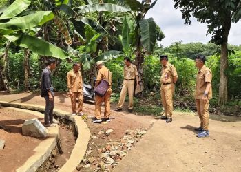 Camat Dampingi Tim Inspektorat Periksa Kinerja Desa Kinciran.