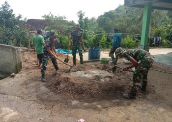 Warga Desa Subik Senang kehadiran TNI Manunggal Membangun Desanya.