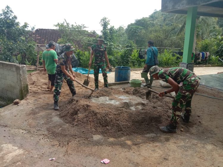 Warga Desa Subik Senang kehadiran TNI Manunggal Membangun Desanya.