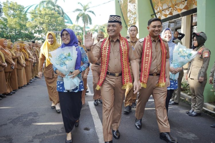 Hari Pertama Ngantor, Wali Kota Metro Minta ASN Bekerja Maksimal