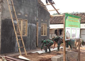 Masuki Hari ke 15, Pemasangan Kerangka Rumah Almarhum Pak Trimo Satgas TMMD Berjalan Sukses.!