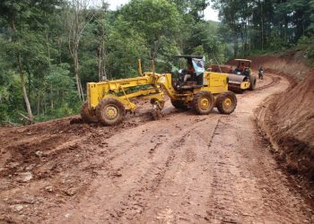 Alat Berat diterjunkan TMMD ke 123 Kodim 0412/LU di Desa Subik.