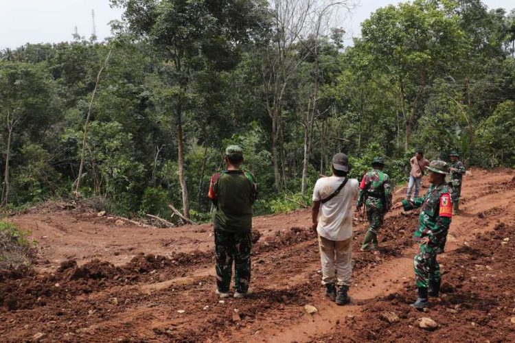 Pastikan Pembangunan Berjalan Optimal, Dansatgas TMMD ke 123 Kodim 0412/LU Tinjau Kembali Sasaran Fisik.