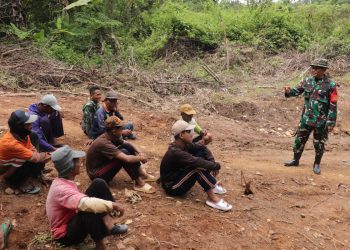 Dansatgas TMMD Ke- 123 Kodim 0412/LU Sosialisasi Rekrutmen TNI Kepada Warga “Masuk TNI Gratis Tanpa Biaya