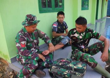 Tim Kesehatan TMMD Kodim 0412/LU Berikan Pelayanan Kesehatan Terhadap Anggota Satgas Dan Warga.