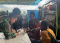 Tenaga Kesehatan TNI Tangani Pasien Malaria Di Distrik Ilaga