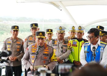 Tinjau KM 70 Tol Cikampek, kapolri Pastikan Pelayanan Arus Mudik Lebaran 2025 Berjalan Maksimal