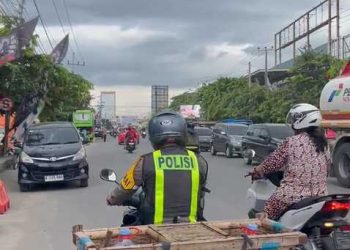 Layani Pemudik, Polisi di Lampung Sediakan BBM Keliling Gratis Bagi yang Kehabisan Bensin