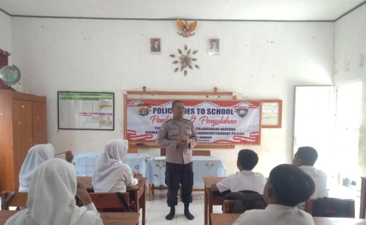 Police Goes To School Satbinmas Polres Tulang Bawang Sampaikan 2 Materi Binluh di SD Negeri 1 Warga Makmur Jaya.
