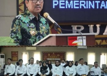 Bupati Lampung Utara  Serahkan Petikan SK CPNS Formasi Tahun 2024: Dorong Semangat Pengabdian Dan Profesionalisme ASN Muda