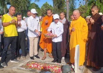 Sambut Hari Raya Tri Suci Waisak Umat Buddha Lampung Gelar Karya Bakti Dan Tanam pohon matoa Di Taman Makam Pahlawan,