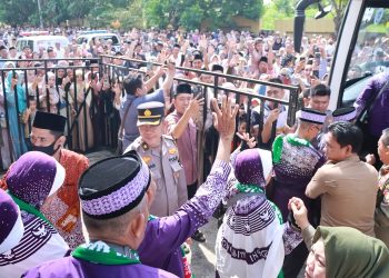 Polres Lampung Utara Kawal dan Amankan Pelepasan Keberangkatan Jama’ah Calon Haji Tahun 1446 H/2025 M