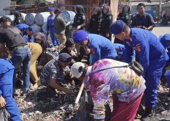 Patroli Laut dan Bersih Pantai, Ditpolairud Bersama Bid Humas Polda Lampung Ajak Warga Peduli Lingkungan