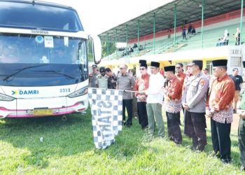 PEMERINTAH KABUPATEN LAMPUNG UTARA LEPAS KEBERANGKATAN JEMAAH HAJI KLOTER 2 TAHUN 2025