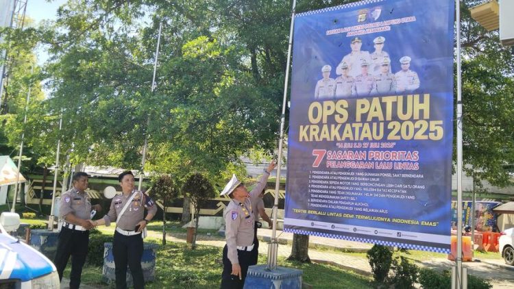 Ops Patuh Krakatau 2025, Jajaran Polres Lampung Utara Pasang Banner Himbauan