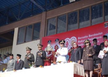 Walikota Metro H Bambang Menjadi Inspektur Upacara HUT Kemerdekaan RI Ke-80 Di Stadion Tejosari Metro