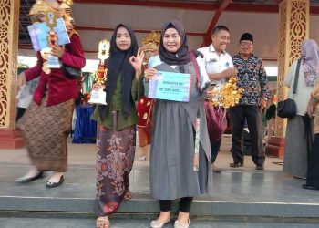 Guru Honor SMPN HTI Bumi Makmur Berhasil Antarkan Siswinya Raih Prestasi Pada Pekan Budaya 2025