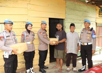 Sambut Hut Propam Polri Ke-23, Propam Polres Lampung Utara Gelar Bansos 
