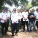 Wabup Romli Turun Langsung Gotong Royong Perbaiki Jalan di Abung Tengah