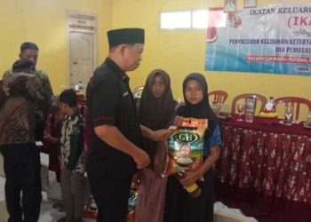 Ikatan Keluarga Pakuon Agung (IKAPA) Menggelar Kegiatan Penyuluhan Kamtibmas Serta Pembagian Sembako Di Desa Isorejo