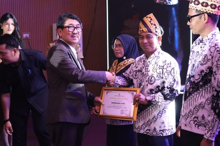 Melalui Seminar Workshop dan Dialog Bersama Bupati, Memperkuat Peran Guru Di Lampung Utara