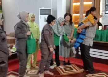 Hari Disabilitas Internasional (HDI) Kejaksaan Negeri (Kejari) Metro,Berikan Alat Bantu Untuk Anak Cerebral Palsy