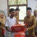 Bupati Dedi Irawan Serahkan Bantuan Korban Banjir di Bangkunat