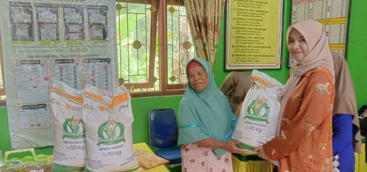 Pemerintah Desa Ogan Jaya Salurkan Bantuan Pangan Berupa Beras Dan Minyak Goreng Kepada 134 KPM
