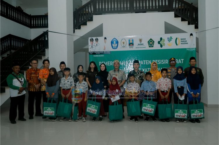 Pemerintah Pesisir Barat Salurkan Santunan Untuk 48 Anak Yatim Piatu
