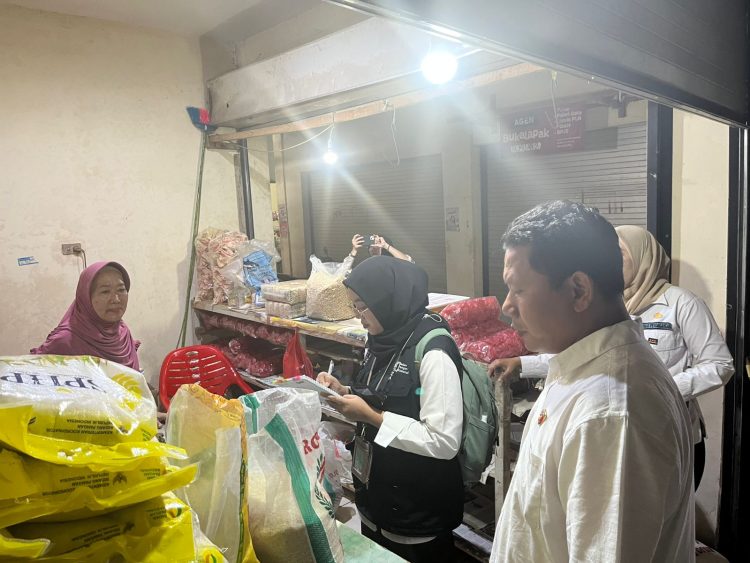 Jaga Daya Beli Warga, Polres Kota Metro Pantau Harga di Pasar Kopindo