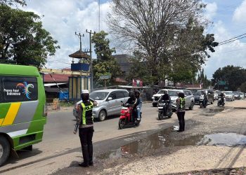 Jalinsum Lampung Utara Padat Merayap, Polisi Lakukan Pengaturan Lalu Lintas