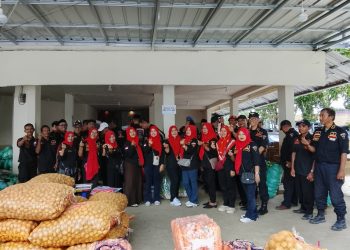 Peduli Kaum Duafa, GRIB Lampung dan GRIB Metro Turun Langsung Bagikan 500 Sembako di Sekitaran Kawasan Terminal Kota Metro
