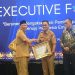 Bupati Lampung Utara Terima Penghargaan Sebagai Pioner Kemandirian Ekonomi Desa